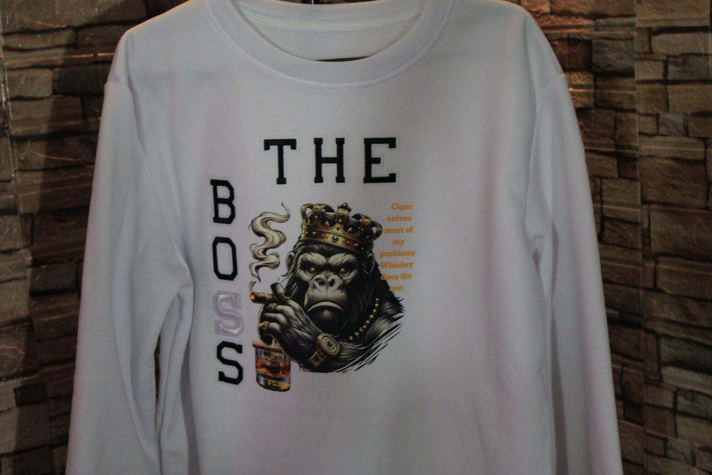 Crewneck homme blanc col rond avec imprimé THE BOSS gorille couronné style streetwear