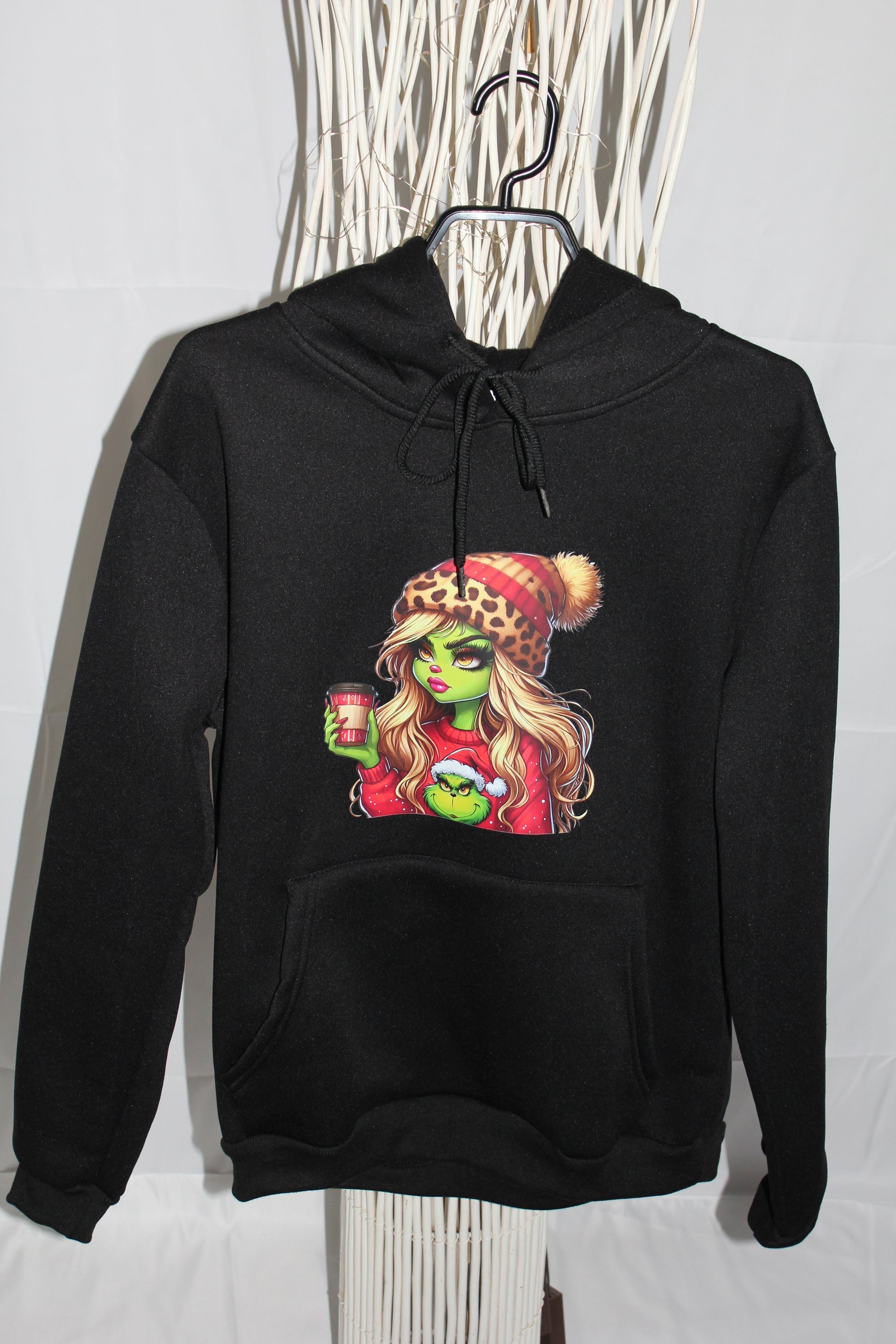 Vue complète hoodie femme noir capuche avec imprimé Noël style hiver