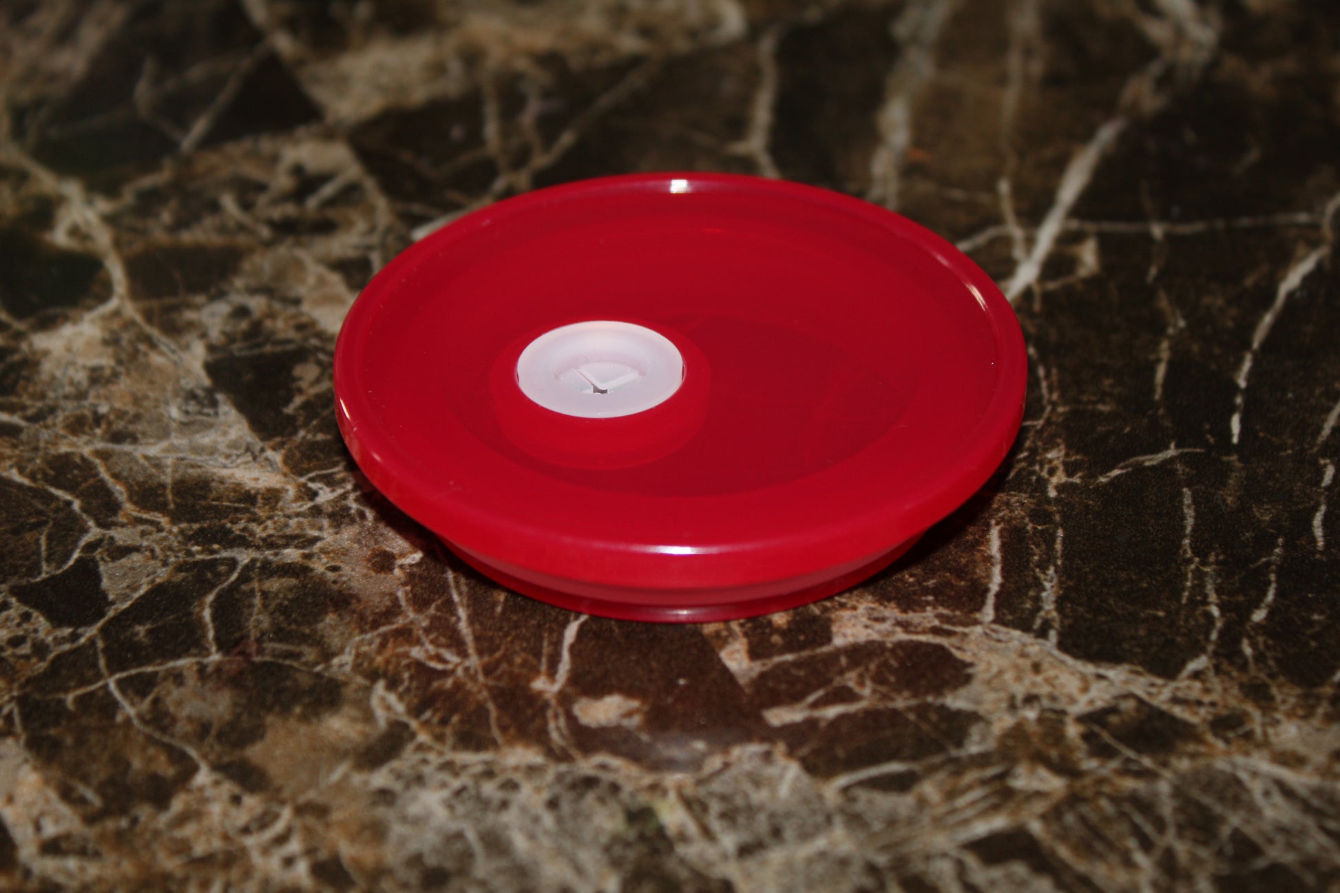 Couvercle acrylique rouge avec insert silicone pour verre 16 oz – Beauty Nini