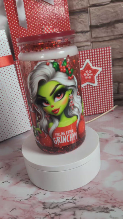 Illustration femme holiday villain glam en tenue rouge sur verre Snowglobe plastique, ambiance Noël