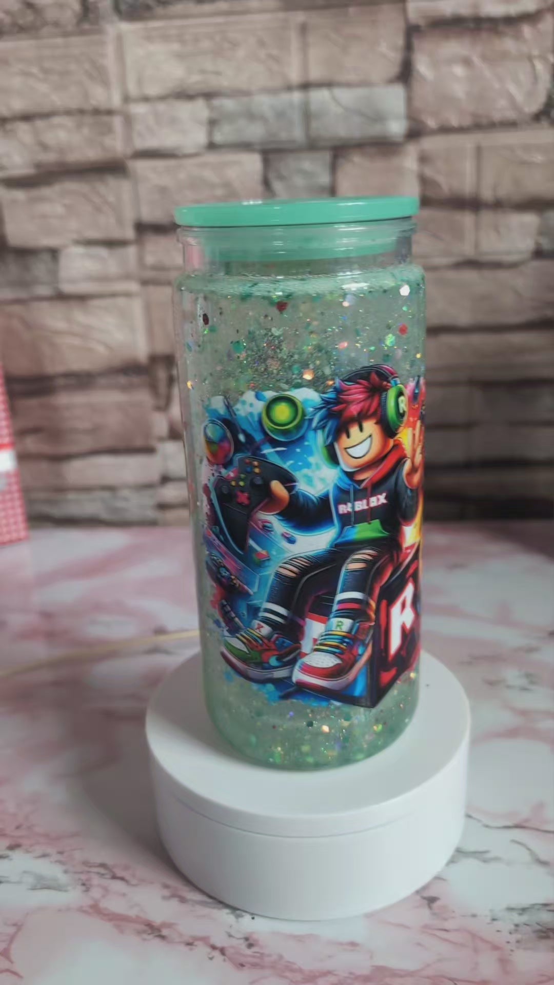 Snowglobe 20 oz Roblox gamer, paillettes holographiques flottantes, couvercle vert menthe et paille – Beauty Nini