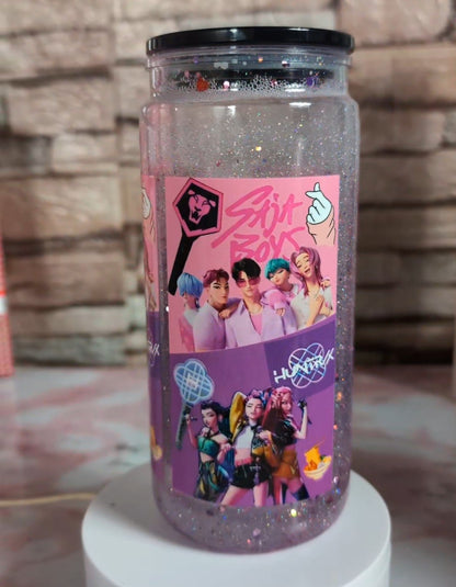 Snowglobe K-Pop Duo Saja Boy & Huntrix – Paillettes holo | 20 oz